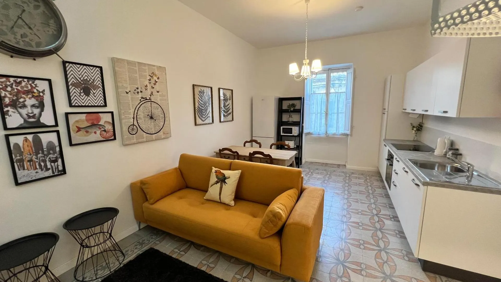 Stylish Boutique Duplex Apartment Home - Orange - 2 Double Bedrooms Hamrun 0*,  Malta