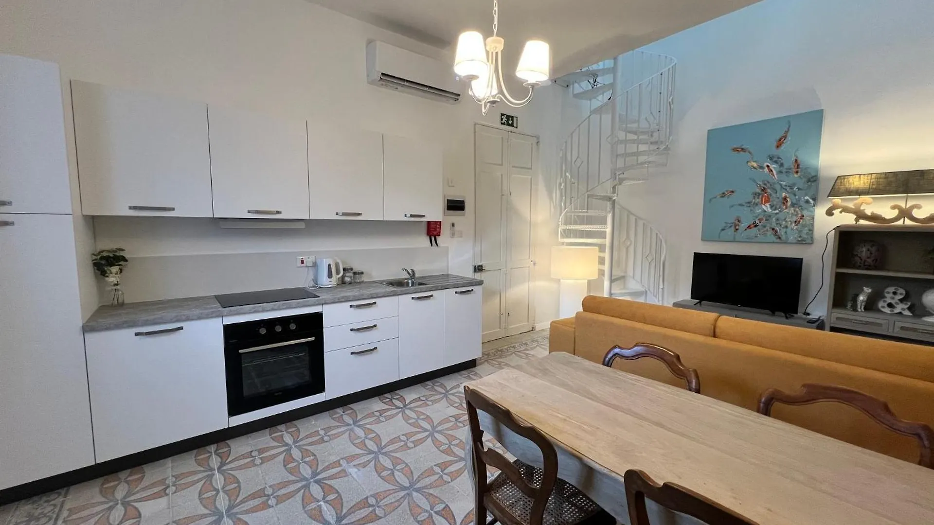 Stylish Boutique Duplex Apartment Home - Orange - 2 Double Bedrooms Hamrun
