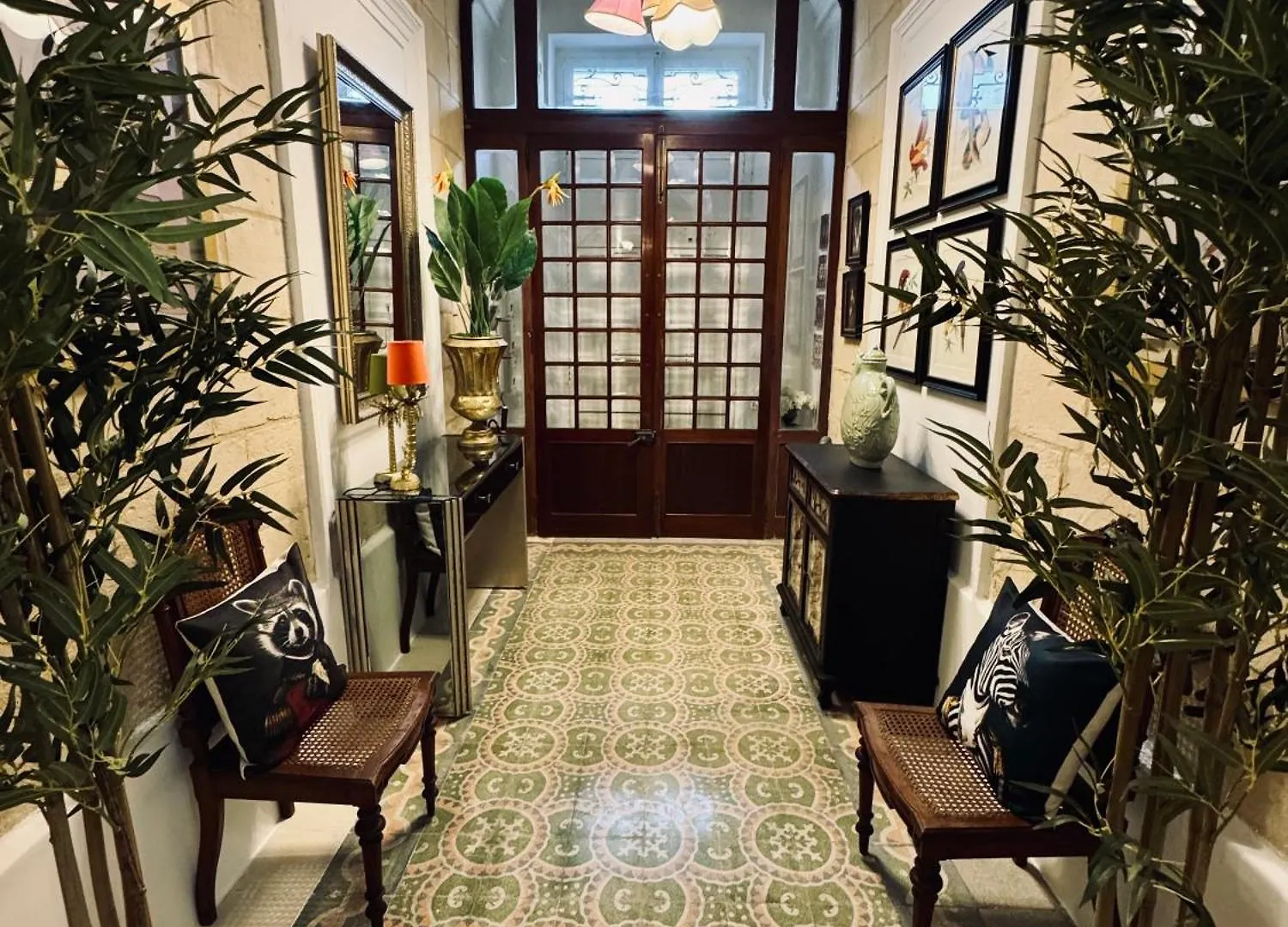 Stylish Boutique Duplex Apartment Home - Orange - 2 Double Bedrooms Hamrun Malta