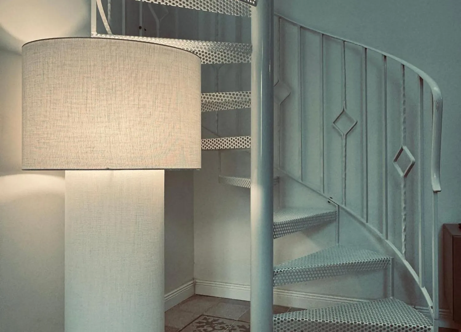 Stylish Boutique Duplex Apartment Home - Orange - 2 Double Bedrooms Hamrun