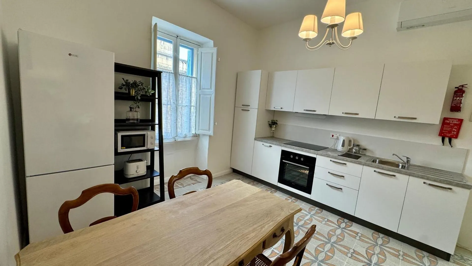 Stylish Boutique Duplex Apartment Home - Orange - 2 Double Bedrooms Hamrun Malta